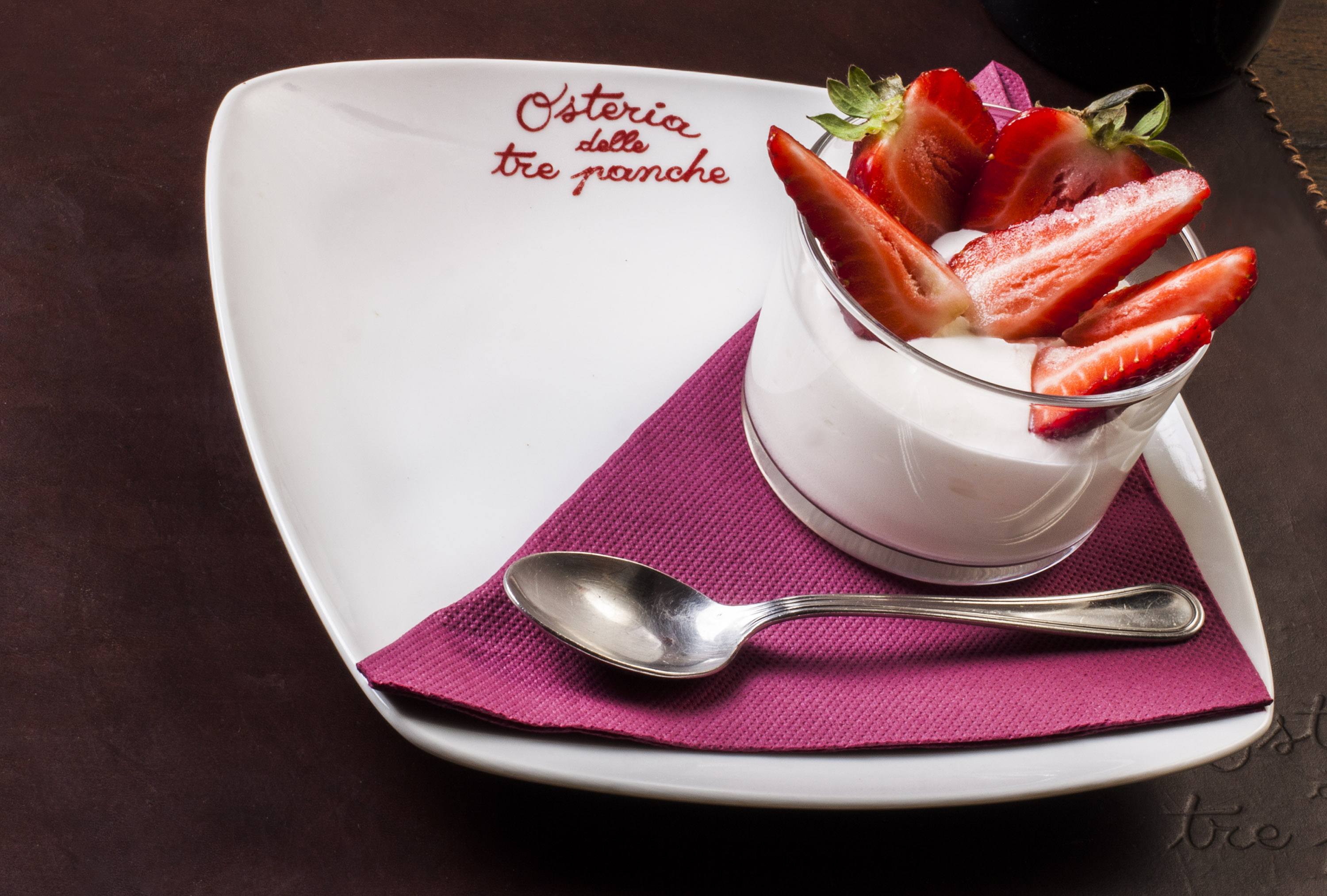 Bavarese allo yogurt con fragole Bavarese allo yogurt con fragole