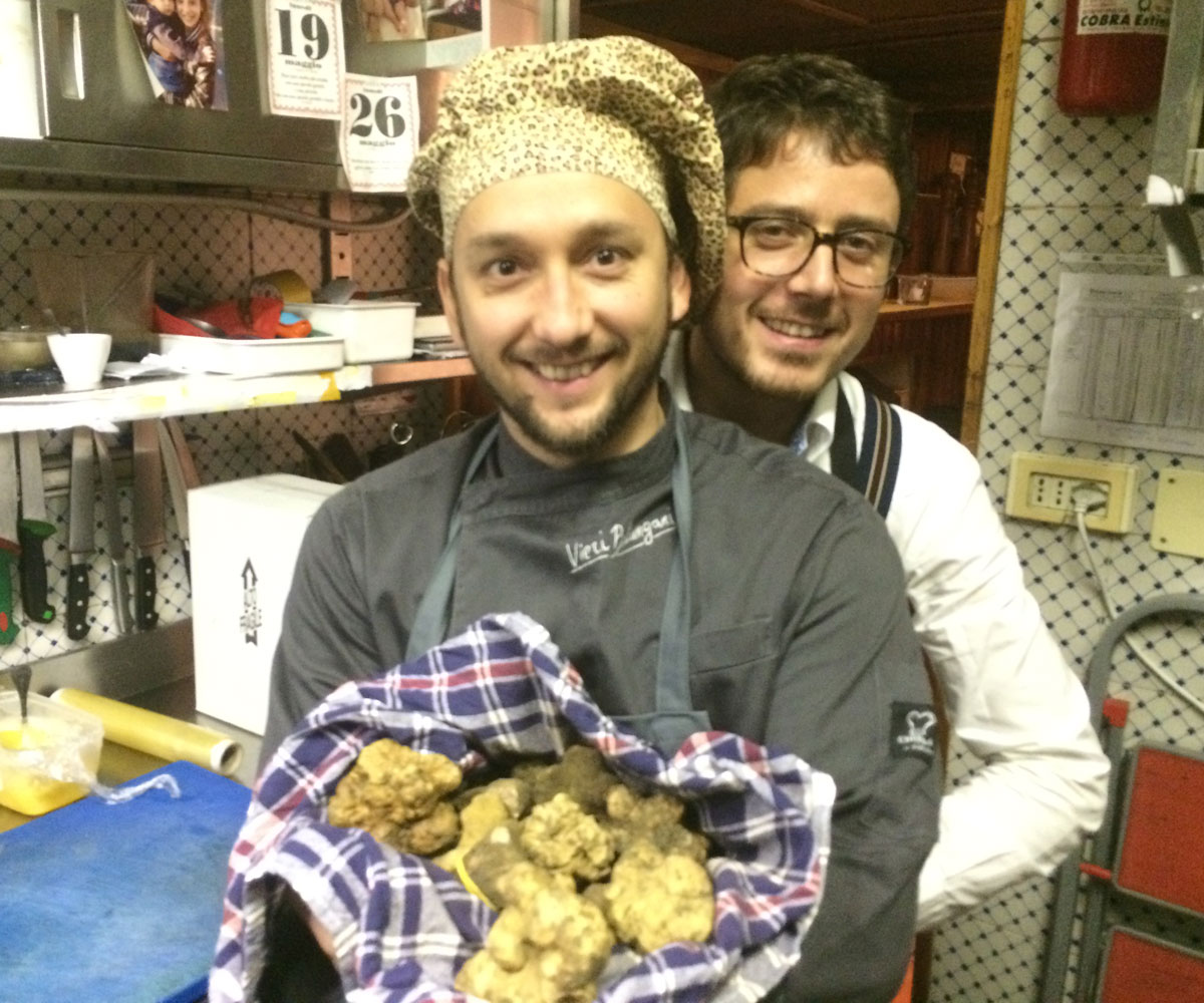 Andrea e Vieri con Tartufi freschi Andrea e Vieri con Tartufi freschi